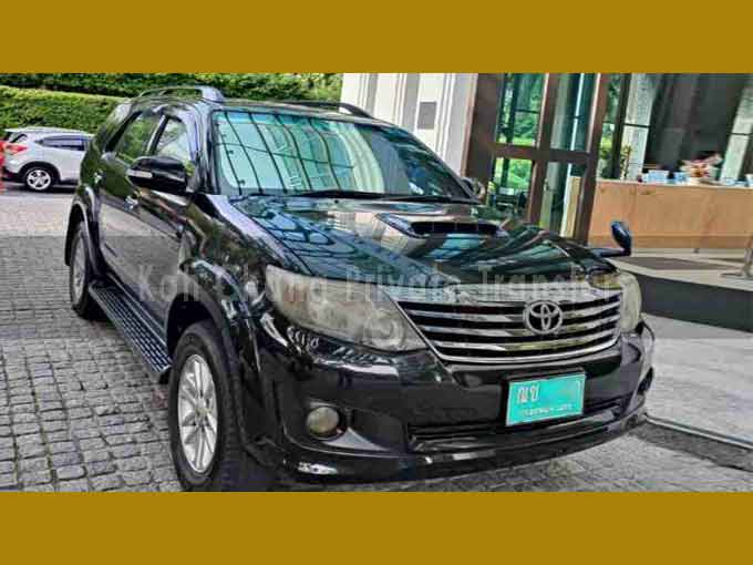 SUV Fortuner taxi